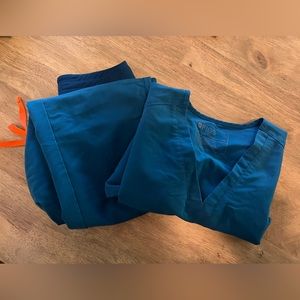 FIGS set alps blue Zamora scrub jogger and casma scrub top